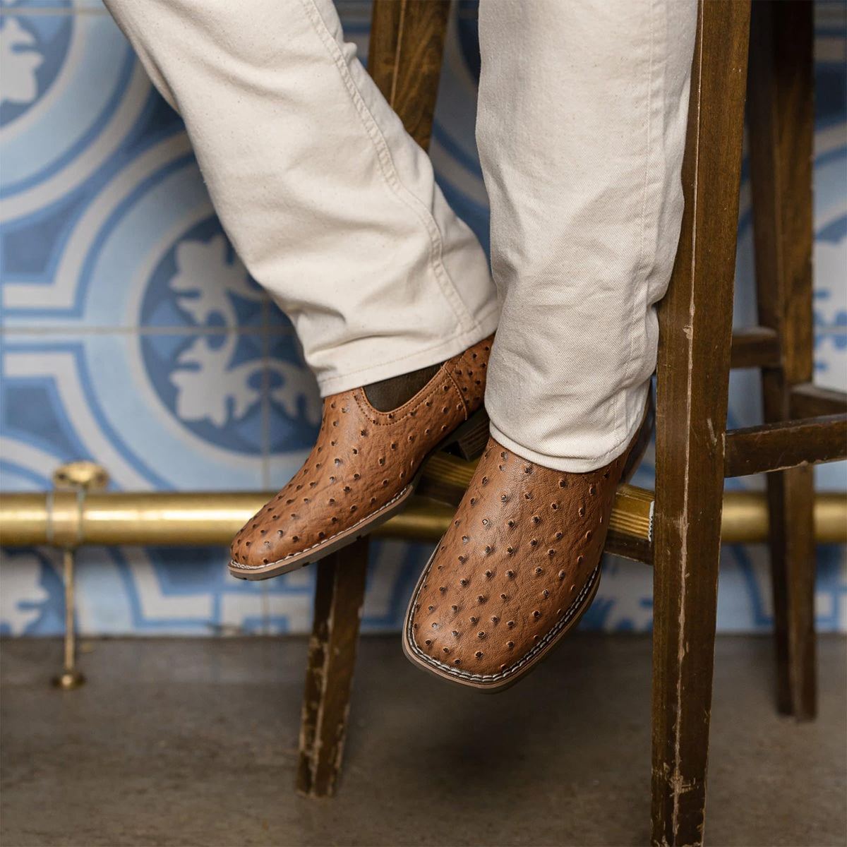 Cowboy Boots for Men with Embroidered Square Toe E26819