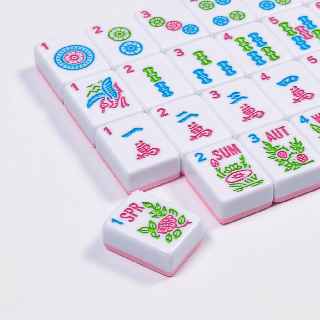 American Mahjong Set with Light Blue Carrying Bag, 166 Pink Engraved Melamine Tiles, 4 Transparent Racks with Pushers G7713