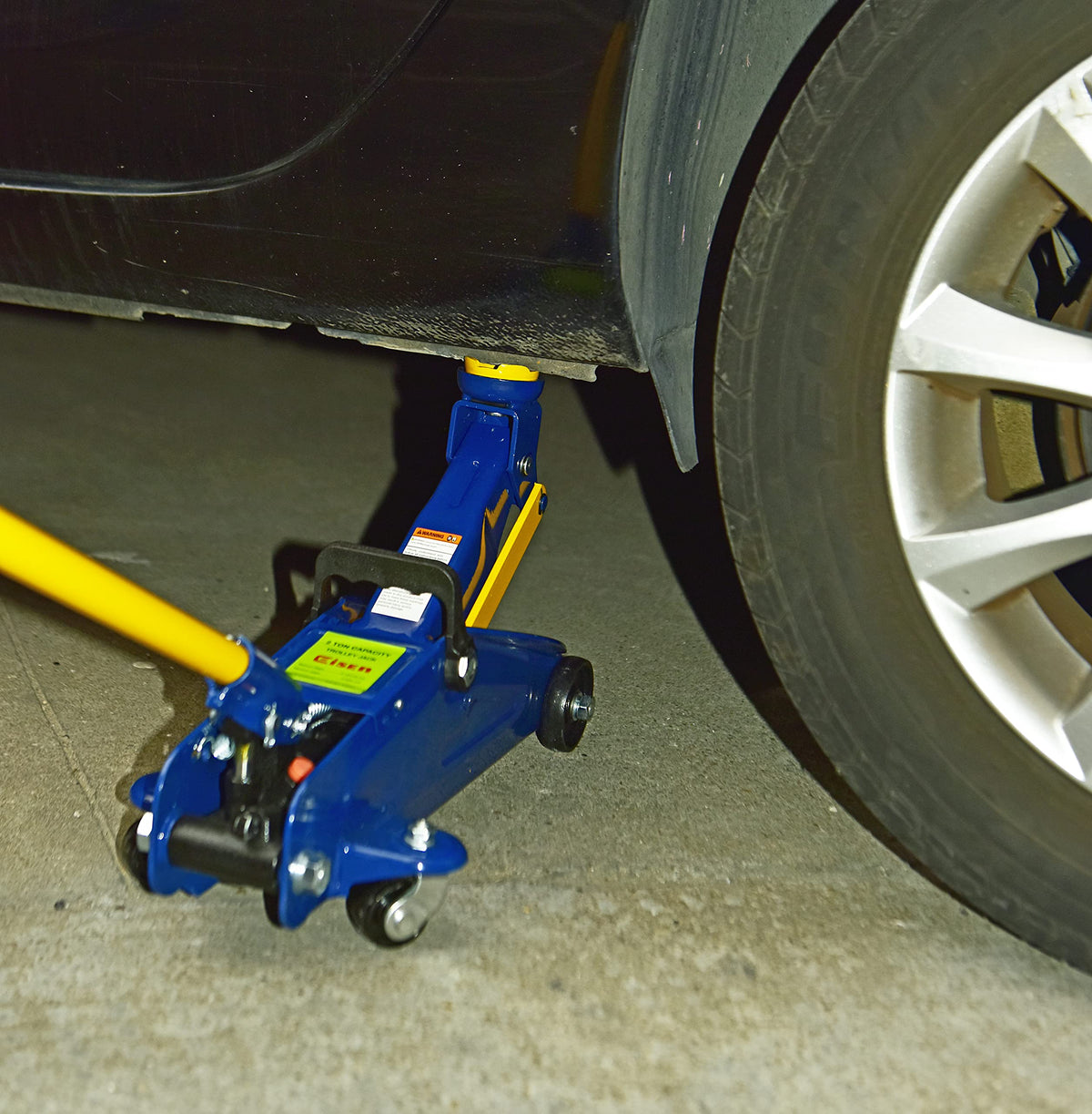 2-Ton Hydraulic Floor Jack X15930